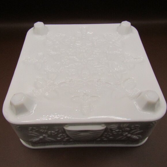 Vintage Tiara Indiana Milk Glass Bee Candy Dish - Picture 4 of 9